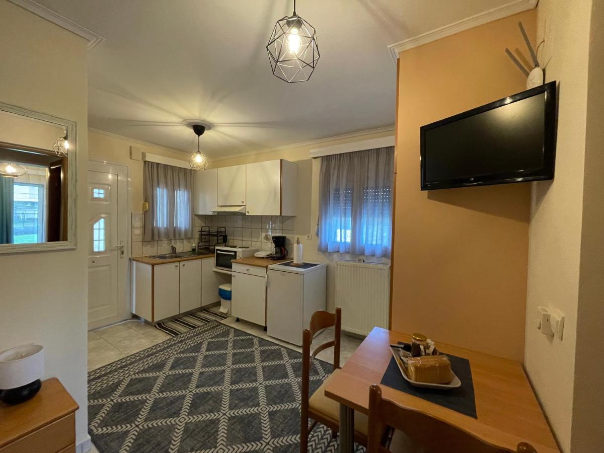 Flo'S Apartments Mesolóngion Zewnętrze zdjęcie